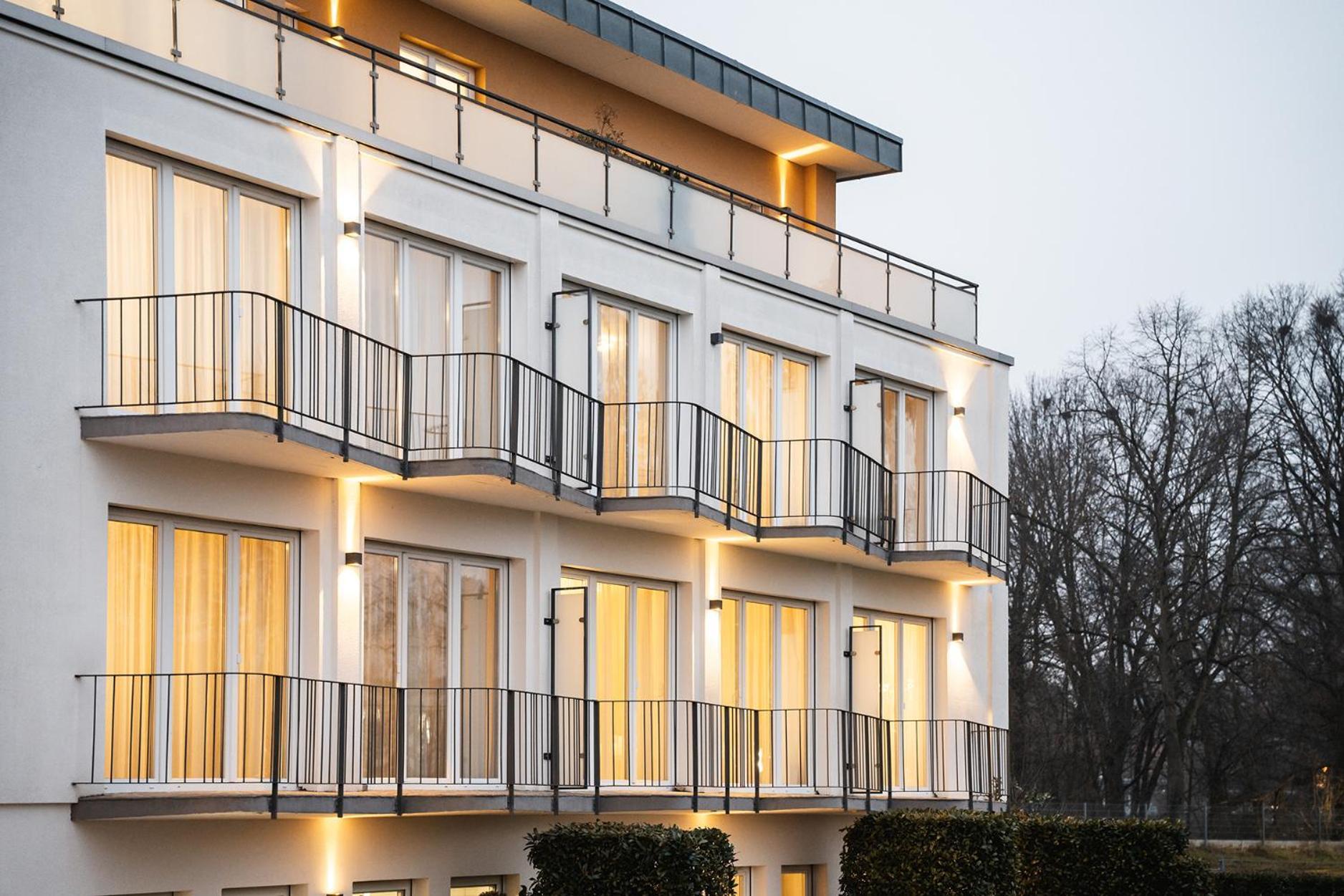 Hotel Vier Jahreszeiten An Der Therme & Kliniken Naehe Freiburg & Schwarzwald Ideal Fuer Wellness Kur & Business Ausfluege 24h Check In- Wlan & Parken Gratis Bad Krozingen