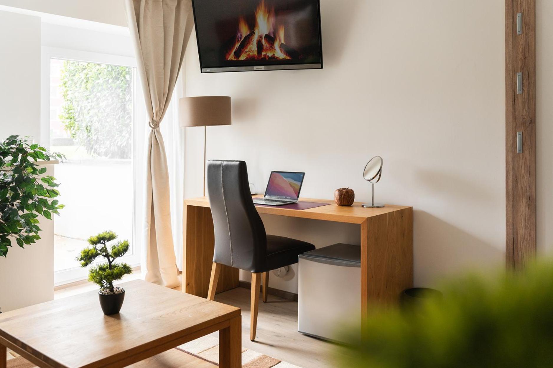 Vier Jahreszeiten An Der Therme & Kliniken Naehe Freiburg & Schwarzwald Ideal Fuer Wellness Kur & Business Ausfluege 24h Check In- Wlan & Parken Gratis 3*