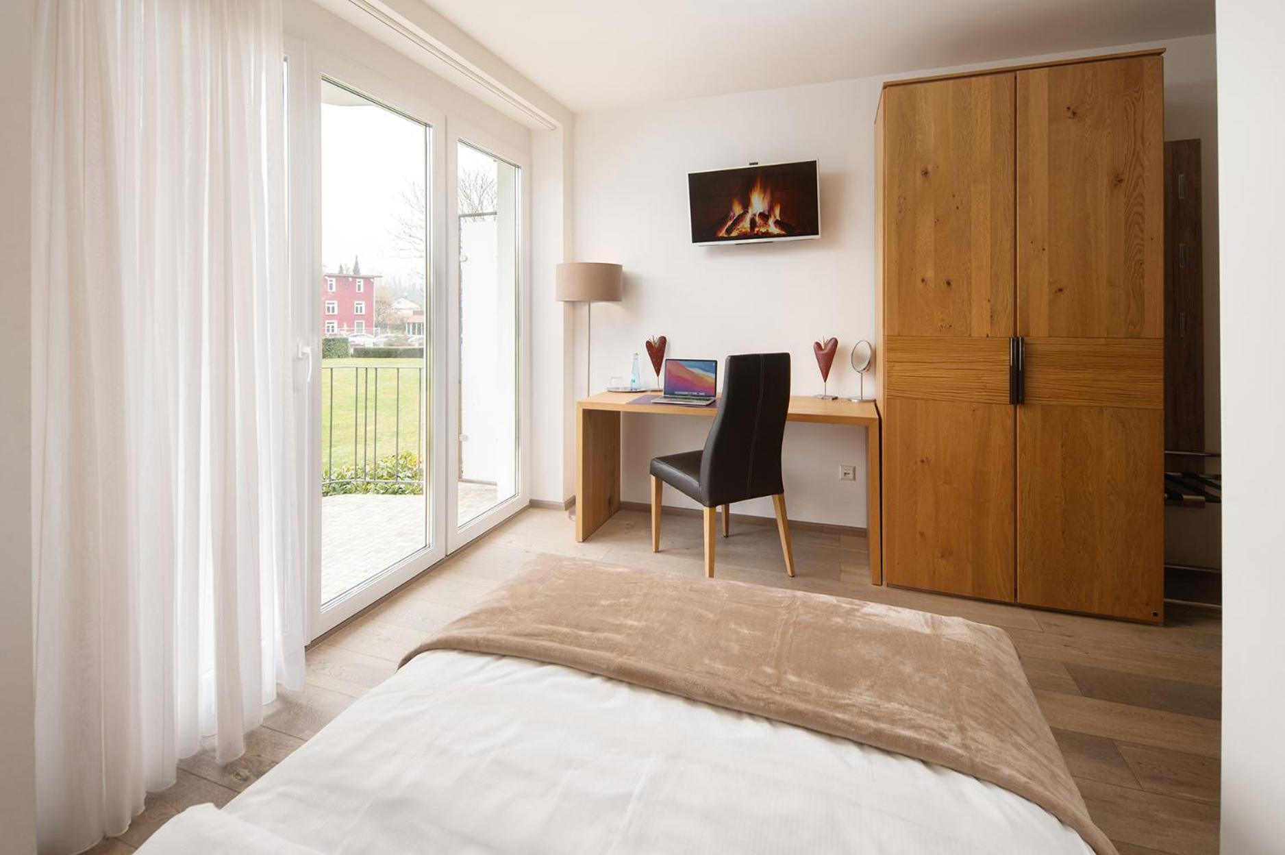Hotel Vier Jahreszeiten An Der Therme & Kliniken Naehe Freiburg & Schwarzwald Ideal Fuer Wellness Kur & Business Ausfluege 24h Check In- Wlan & Parken Gratis 3*